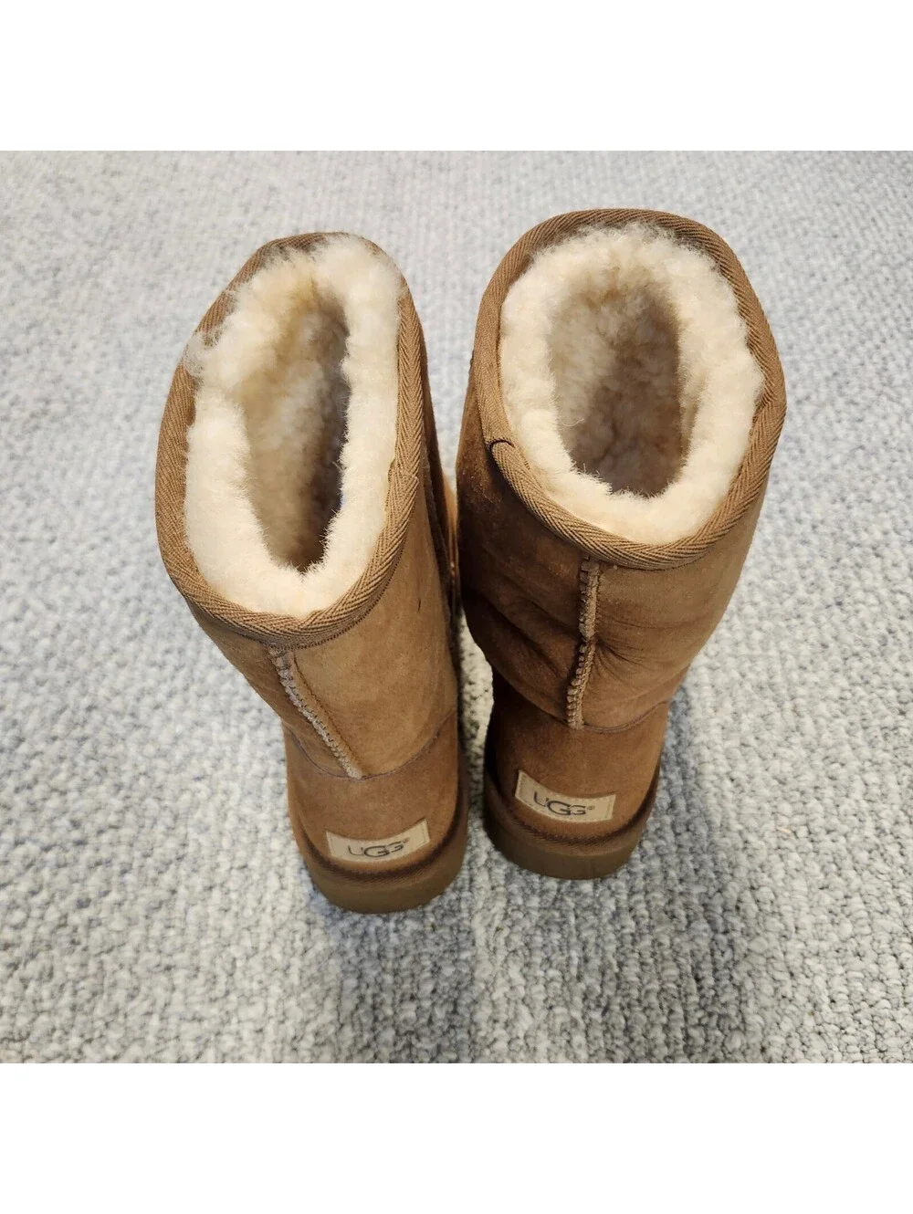 UGG Classic Short Sheepskin Boots in Chestnut Brown Size 9